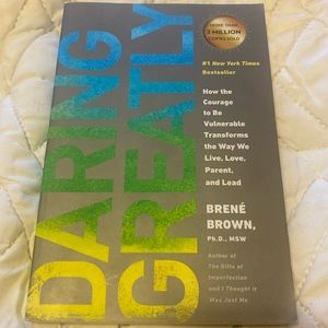 Daring Greatly by Brene Brown 📕 Paperback.
